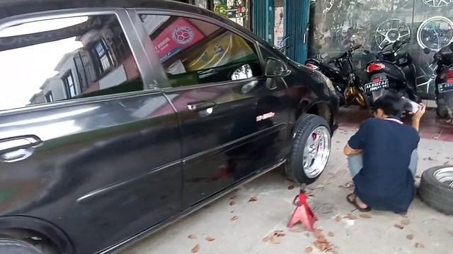 MODIFIKASI MOBILL HONDA CITY GANTI VELG HSR RING 16 MAKIN KECCE #velgracing #city #velghsr #velgmob смотреть онлайн