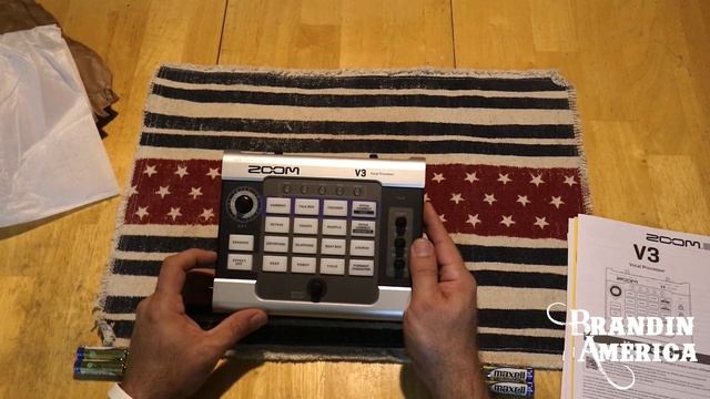 Unboxing Zoom V3 - Live Vocal Processor смотреть онлайн