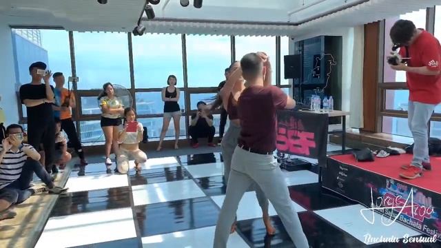 Jorge y Aroa [BACHATA SENSUAL] смотреть онлайн