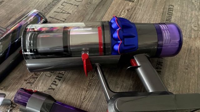 DYSON Akku-Staubsauger V15 Detect Plus / Unboxing Und Testbericht