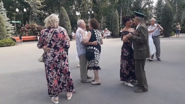 Давай попробуем вернуть!!! ??Танцы в парке Горького!!!?? Харьков 2021 смотреть онлайн