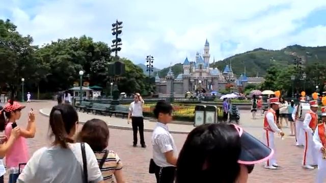 Удивительный парад в Диснейленде смотреть онлайн