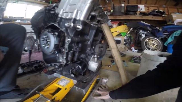 2004-2007 Honda CBR 1000RR Knocking Noise Fix / Timing Chain Guide Replacement смотреть онлайн