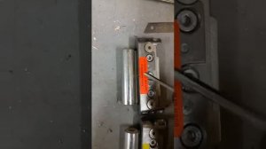 Как отрегулировать входные двери? Регулировка дверных петель. Входные деревянные двери  Holzland