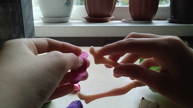 Сегодня мы распаковываем кукл Барби! И лепим им обувь! смотреть онлайн