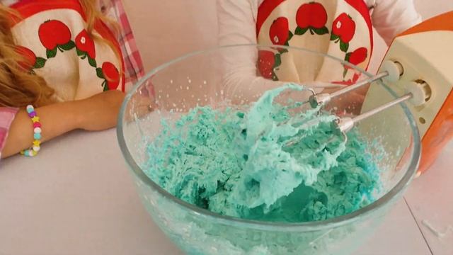 ?Морская Пасха? Оригинальная идея праздника ?♀️ Дети красят яйца и пекут пасхальные куличи?