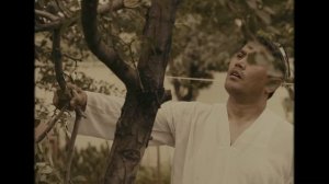 Ҳавлии падар буи модар мекунад.  Эркин Одинаев & Азамат Бобоҷонов . Оҳанги Убайдуллои Каромат.