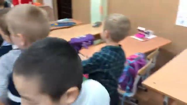 Игры в Новый год в школе. Младшие школьники смотреть онлайн