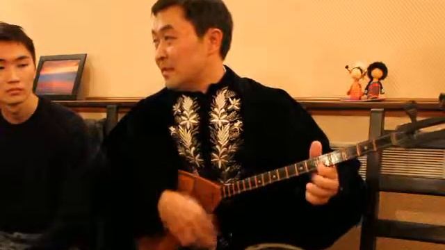 Исполняет Дмитрий Орусов. Специально для студии по обучению калмыцким песням под домбру. смотреть онлайн