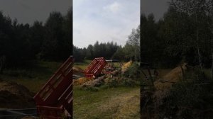 Квадроцикл грузовой. Квадроцикл с прицепом. Разгрузка песка.