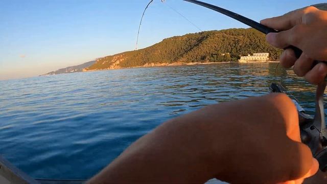 Ловля Ставриды на Чёрном Море. Как Ловить Ставридку с Лодки. Рыбалка в Июле в Крыму. смотреть онлайн