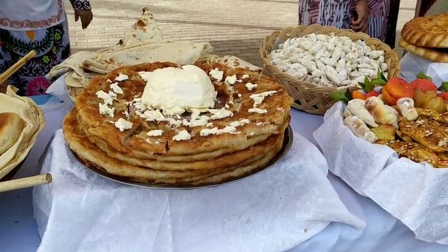 Праздник лепешки в Таджикистане г.Бохтар / Flatbread festival in Tajikistan смотреть онлайн