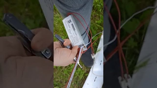 Нашёл потолочную лампу дневного света. Что внутри? смотреть онлайн