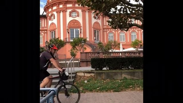 На этот раз вас ждёт приятная прогулка и скоро немецкий станет родным… смотреть онлайн