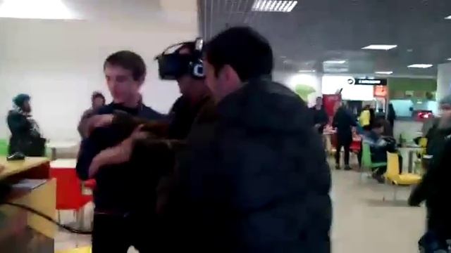 3Д очки в торговом центре парень падает смешно смотреть онлайн