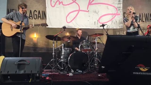 Emily Kinney and Adam Tressler "Hold On" смотреть онлайн
