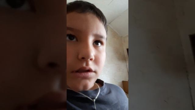 Я построил скрытый домик под кроватью смотреть онлайн