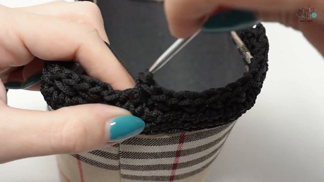 TUTORIAL BORSA UNCINETTO - TARTAN || PUNTO BASSO DOPPIO INCROCIATO || CROCHET BAG 🌻Momì's🌻 смотреть онлайн