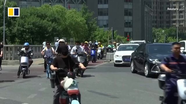 China heatwave scorches capital Beijing, as residents brace for rising temperatures смотреть онлайн