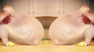 Готовая курица танцует для приготовления на ужин