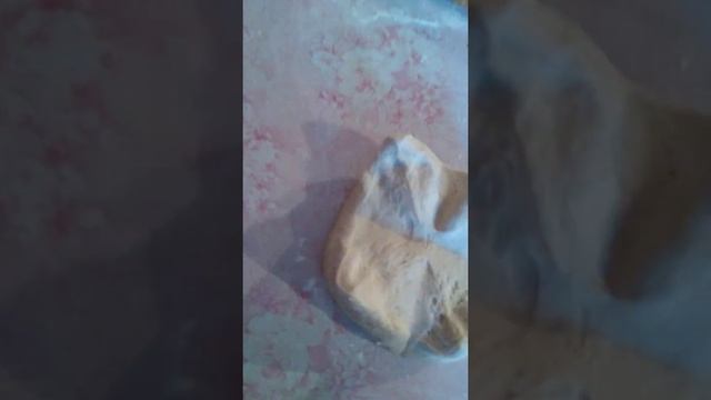 Как раскатать тесто в квадратную форму. смотреть онлайн