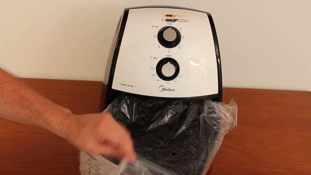 Fritadeira sem óleo Midea Liva 4L - Unboxing смотреть онлайн