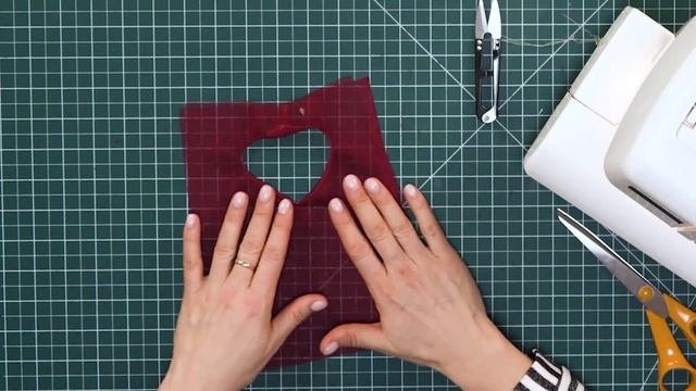 Шьем красивые и изящные трусики к 14 февраля. Часть 5. Пошив. Обработка выреза-сердечка смотреть онлайн