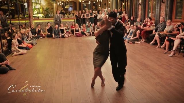 Aneta Orlik & Angel Martin - Milonga Cascabelito (1/5) смотреть онлайн