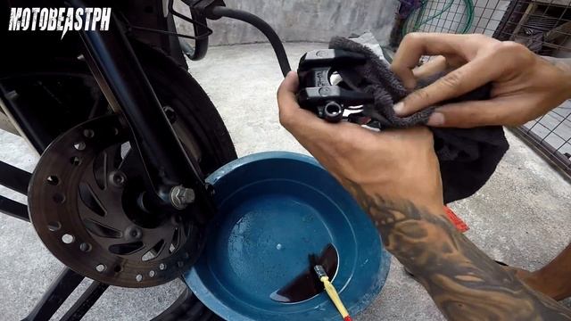 Honda Beat FI V2 | Brake Caliper Maintenance смотреть онлайн