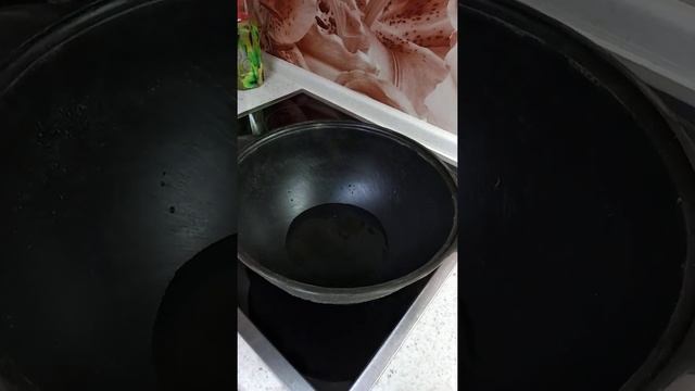 Нагреваем узбекский чугунный казан на индукционной плите смотреть онлайн
