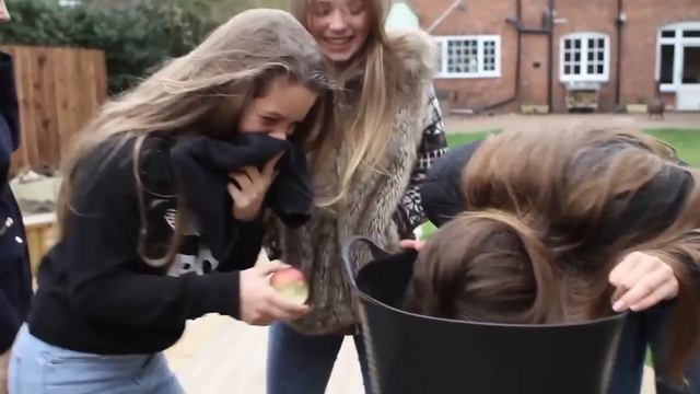 Halloween Fun! Connie Talbot and friends try Apple Bobbing смотреть онлайн