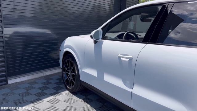 2023 Porsche Cayenne S: Carrara White (Walk Around) смотреть онлайн