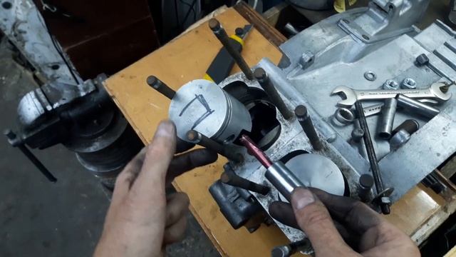 Стопорные кольца поршневых пальцев. Монтаж, демонтаж. смотреть онлайн