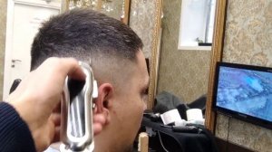 МУЖСКАЯ СТРИЖКА ПОЛУБОКС. КАК ПОСТРИЧЬ МУЖСКУЮ ПРИЧЁСКУ ПОЛУБОКС