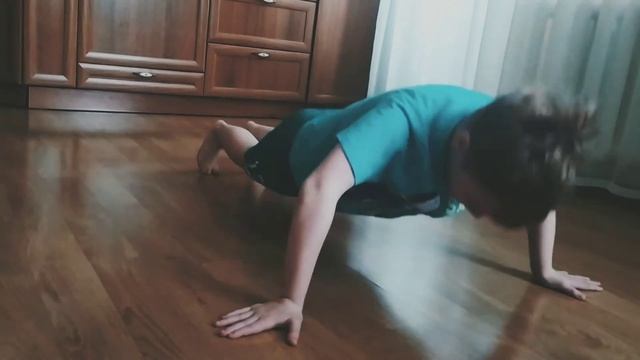 выиграл спор на отжимания, 50 раз за 60 секунд смотреть онлайн