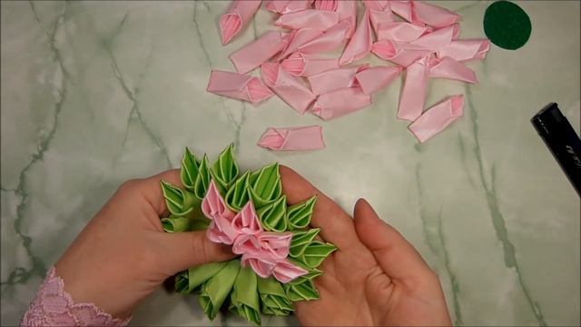 Георгин канзаши, новый лепесток из лент 5см МК / diy satin ribbon flower, kanzashi смотреть онлайн