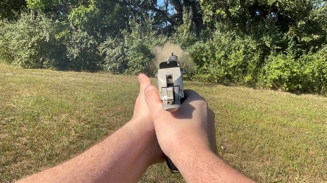 Desert Eagle .50 AE POV firing смотреть онлайн