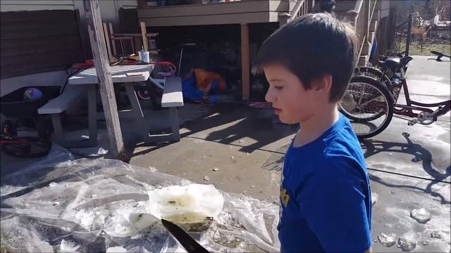 Kid Temper Tantrum VS 200-Pound Block Of Ice [ Original ] смотреть онлайн