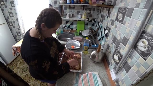 В КВАРТИРЕ ТАКУЮ ВКУСНЯТИНУ НЕ ПРИГОТОВИШЬ... // ЕМЕЛЯ на ПЕЧИ смотреть онлайн