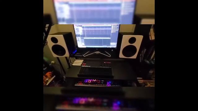 AKAI Professional MPK Mini MK3 USB MIDI Keyboard Controller Review, Test | AKAI MPK Mini MK3 смотреть онлайн