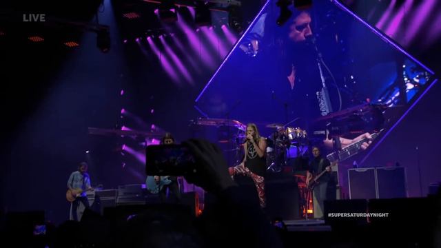 FOO FIGHTERS ft ROGER TAYLOR смотреть онлайн