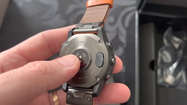 Garmin epix Gen 2 Sapphire | Black Carbon Grey DLC Titanium | Chestnut Leather Strap 010-02582-30 смотреть онлайн