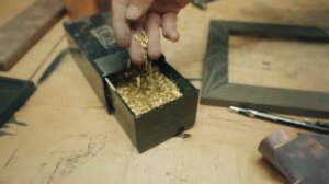 Как сделать красивую винтажную раму для картины?