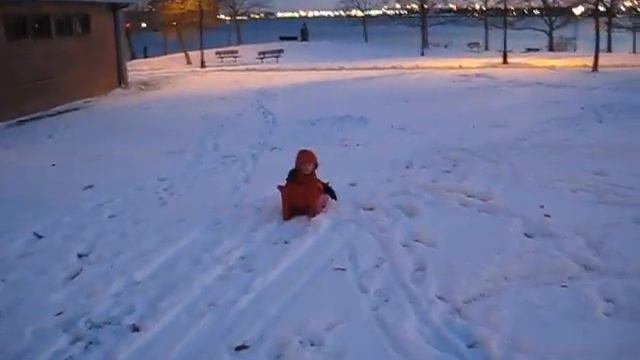 Robby's first sledding adventure смотреть онлайн
