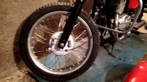 Замена передней покрышки, на Яве.