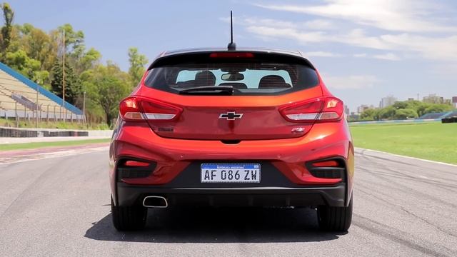 Chevrolet Cruze LT Sedán - Test - Matías Antico - TN Autos смотреть онлайн