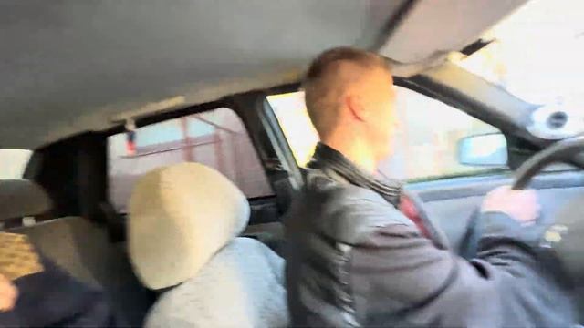 ВОРВАЛСЯ В АВТОШКОЛУ! РАБОТНИК КИНУЛСЯ С МОЛОТКОМ! КАК ПРАВИЛЬНО ЕЗДИТЬ НА ПОЛИГОНЕ! смотреть онлайн