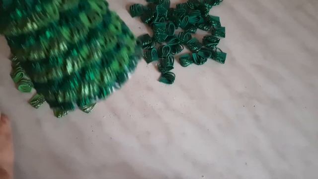 Очаровательная ёлочка из глитерного фоамирана своими руками.Мастер Класс от Ларисы. смотреть онлайн