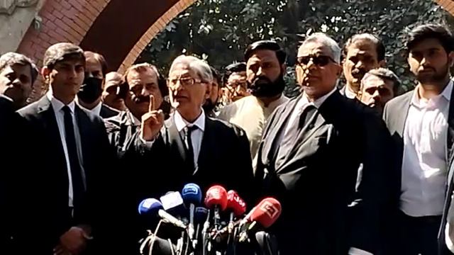 Aitzaz Hassan Media Talk about Election and Maryam Nawaz Sir Azhar Siddique Part 2 смотреть онлайн