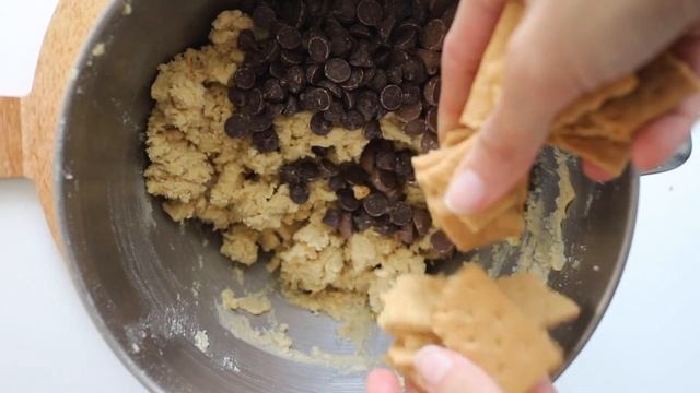 HOW TO MAKE LEVAIN COOKIES AT HOME! S'mores Flavor смотреть онлайн